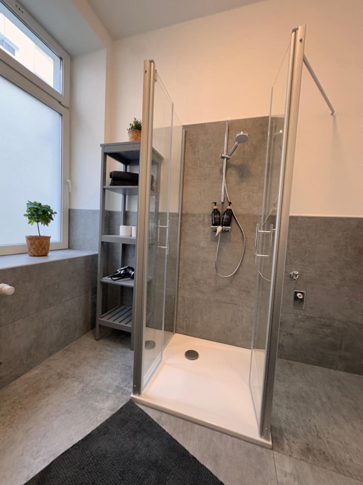 Studio Apartment Im Zentrum Mit Parkplatz & Neuem Badezimmer Magdeburg Exterior photo